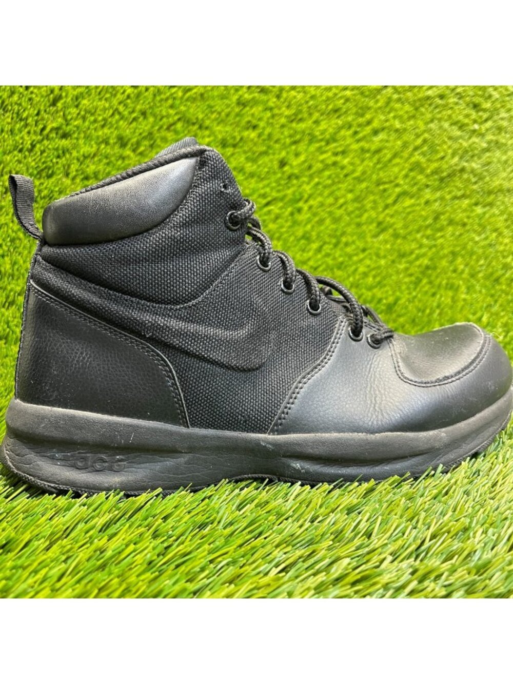 Nike ACG Manoa Boys Size 7Y Triple Black Classic Outdoor Lace Up Hiking Boots